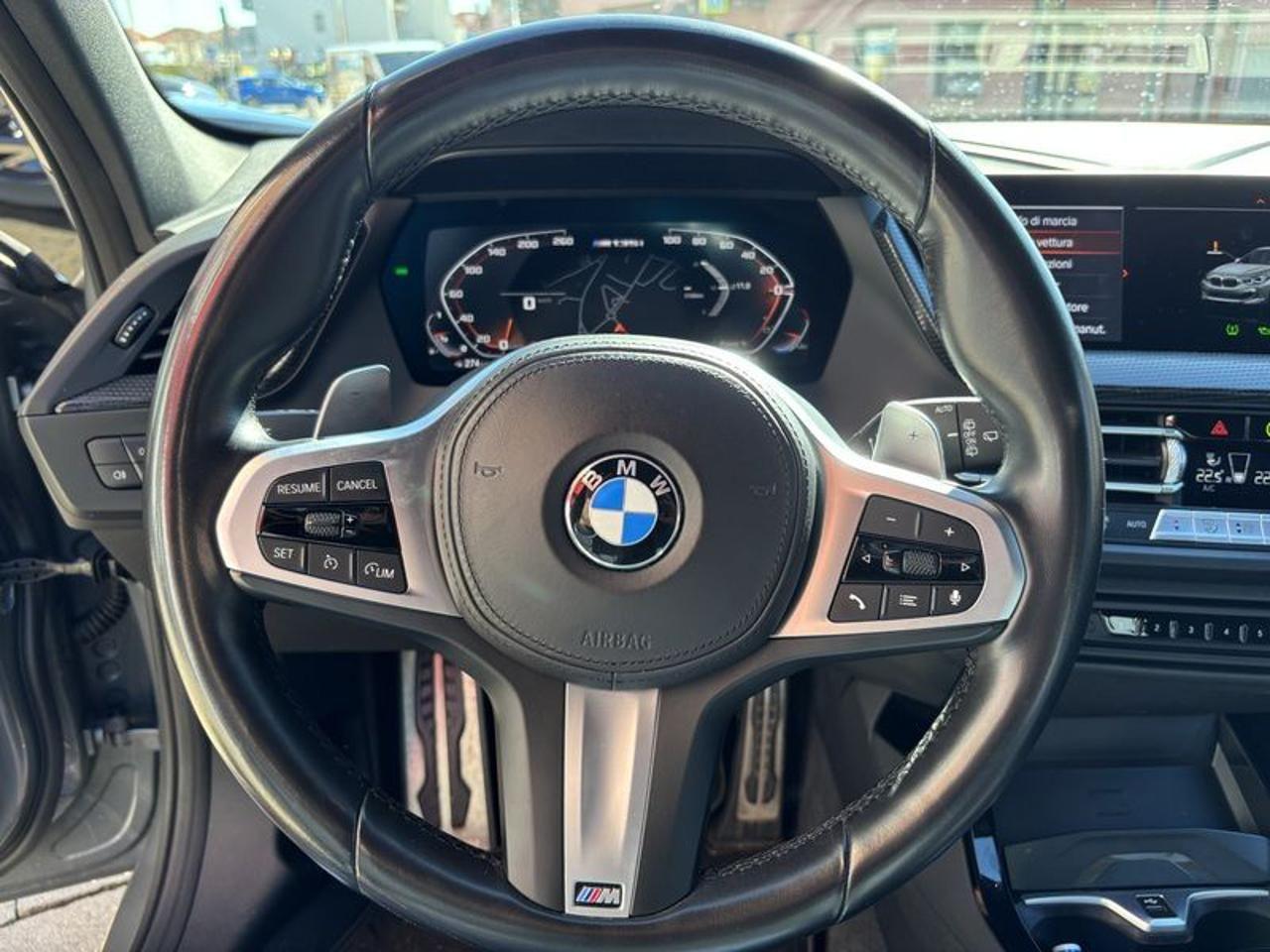 BMW 135 i xDrive NAVI-FULL LED-CAM-19"