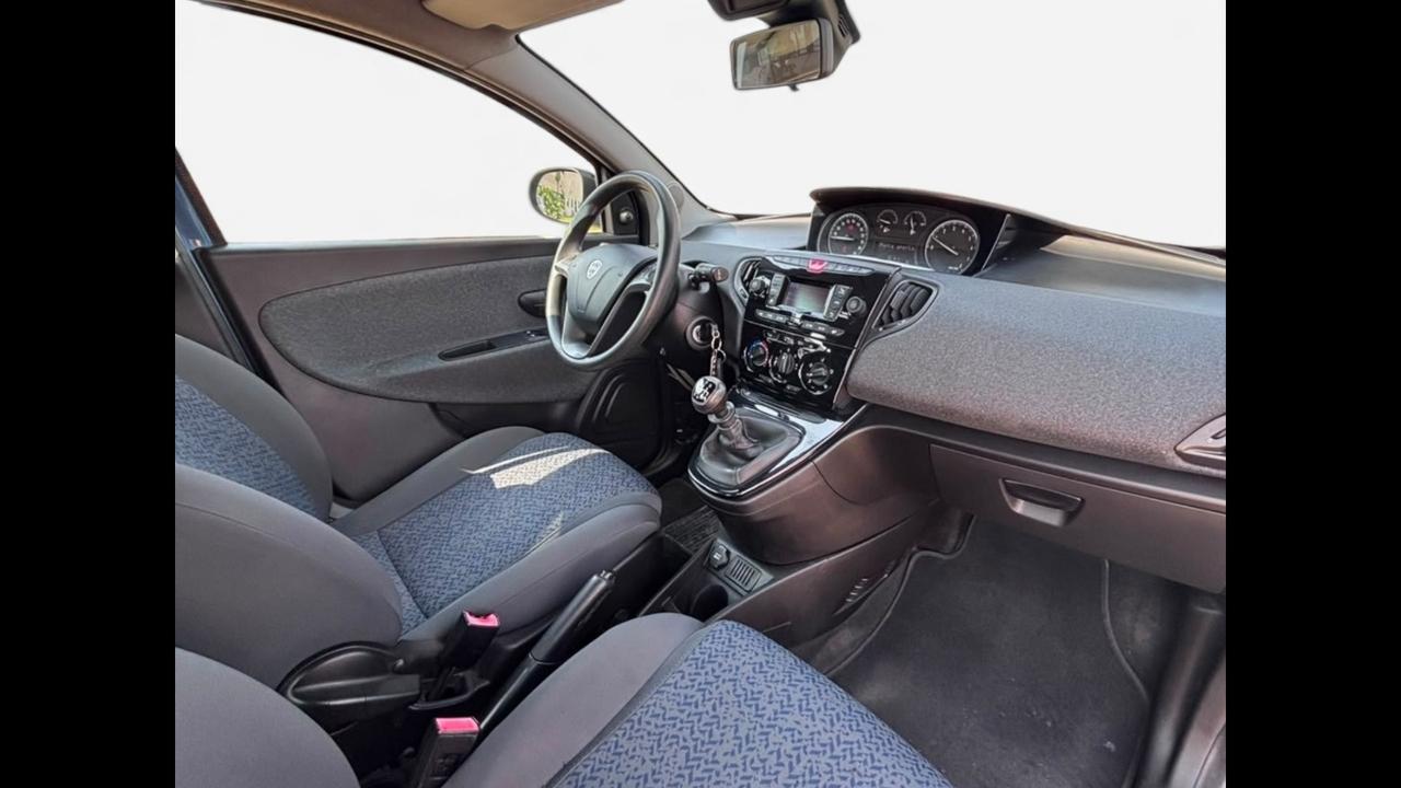 LANCIA Ypsilon III 2021 - Ypsilon 1.0 firefly hybrid Silver s&s 70cv