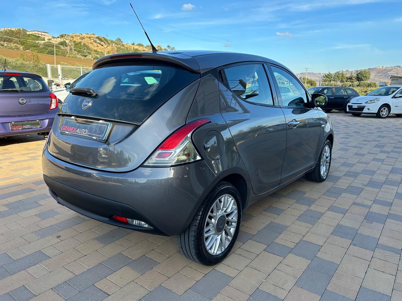 Lancia Ypsilon 1.2 69 CV 5 porte S&S Platinum