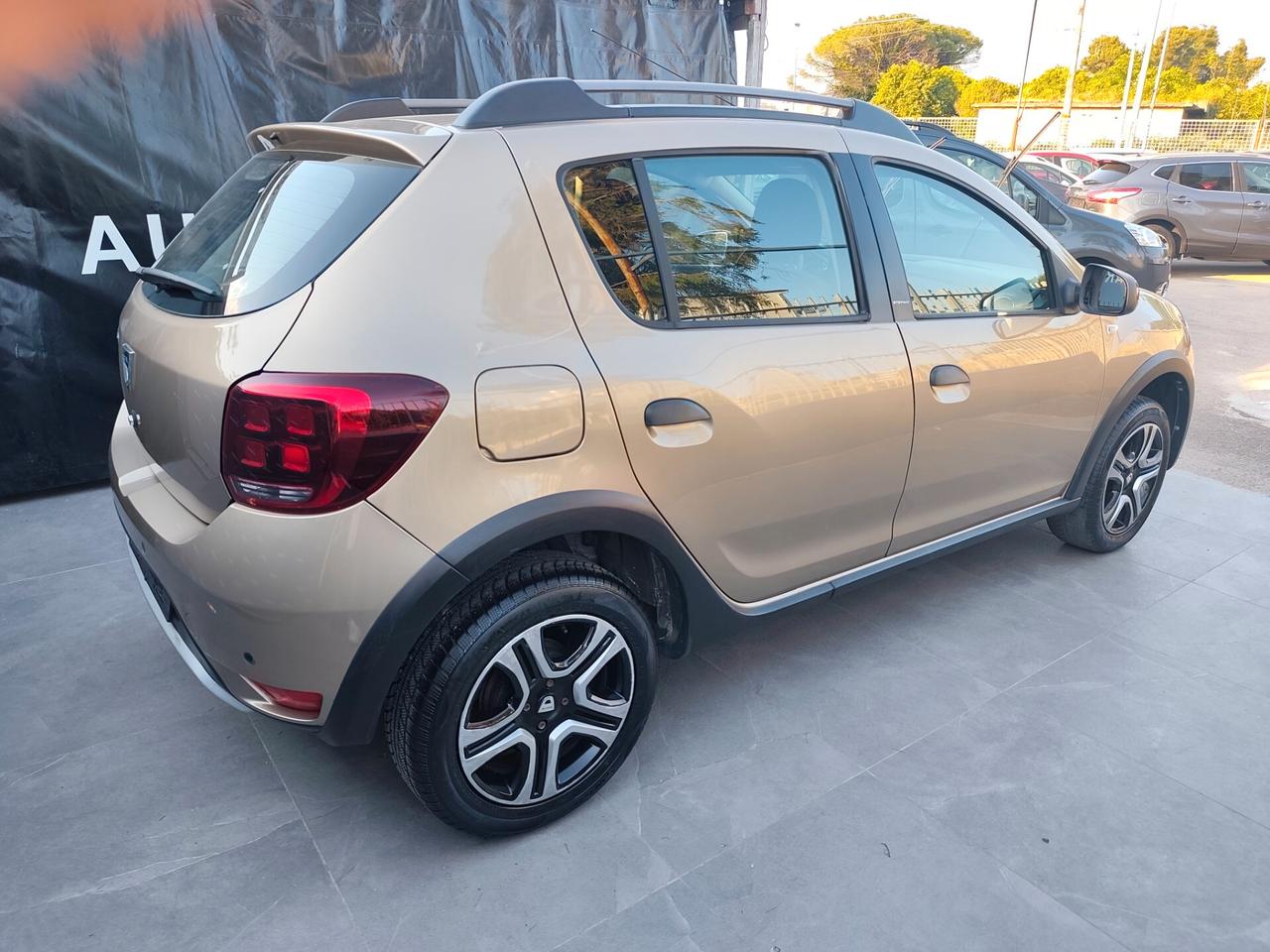 Dacia Sandero Stepway TCE BENZINA E GPL DI SERIE