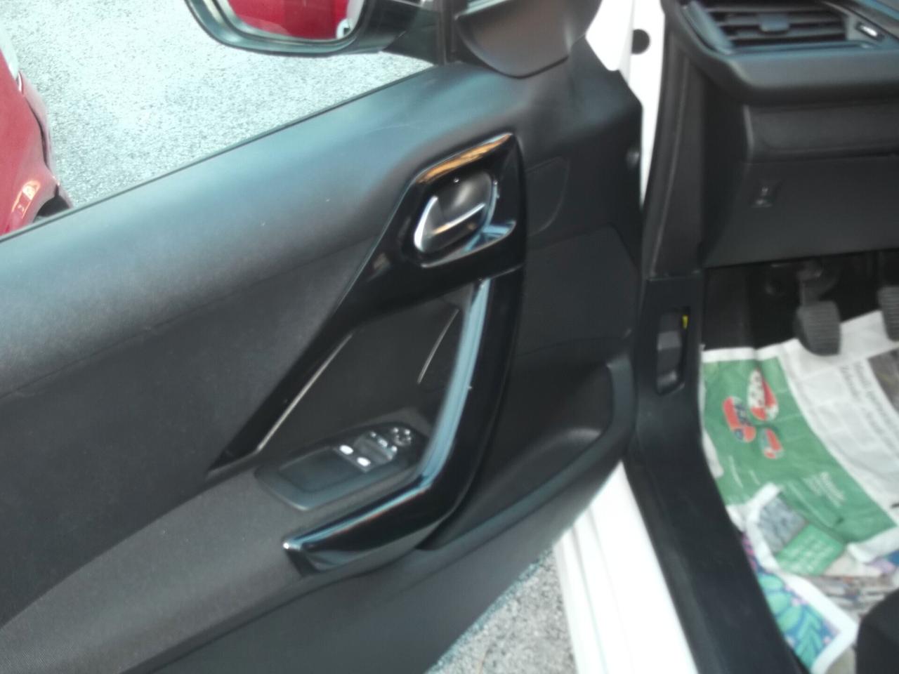 Peugeot 208 BlueHDi 75 5 porte Active - 32