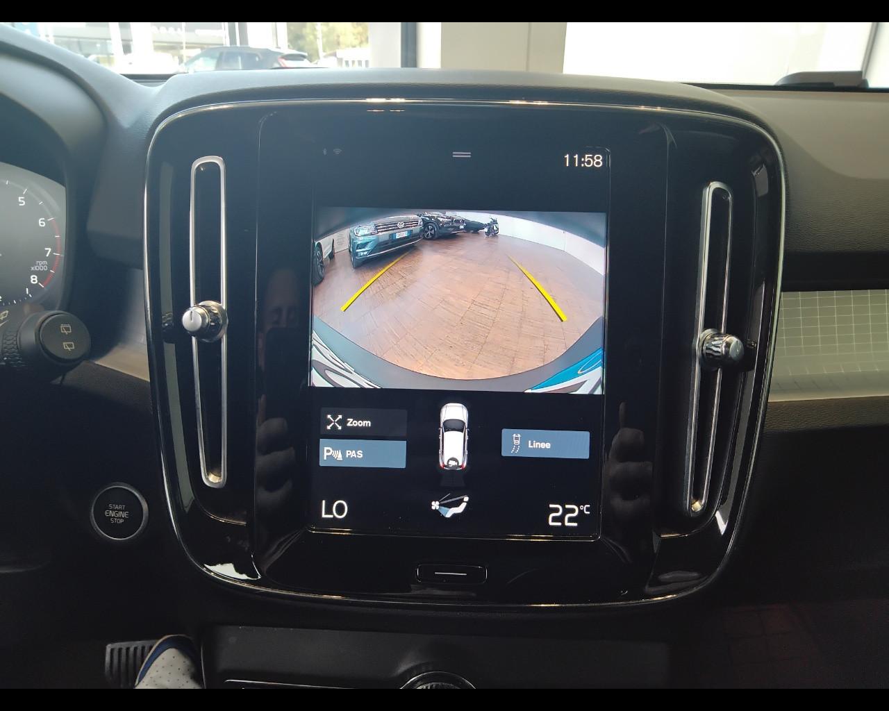 VOLVO XC40 - XC40 1.5 t2 Momentum Pro auto my21