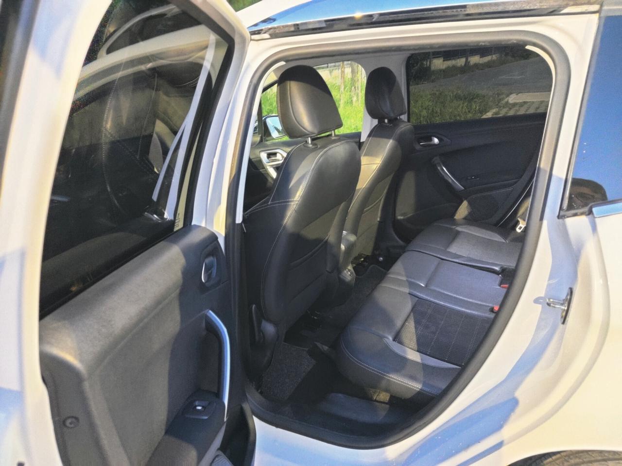 Peugeot 2008 1.6 e-HDi 115 CV Stop&Start Allure 2015