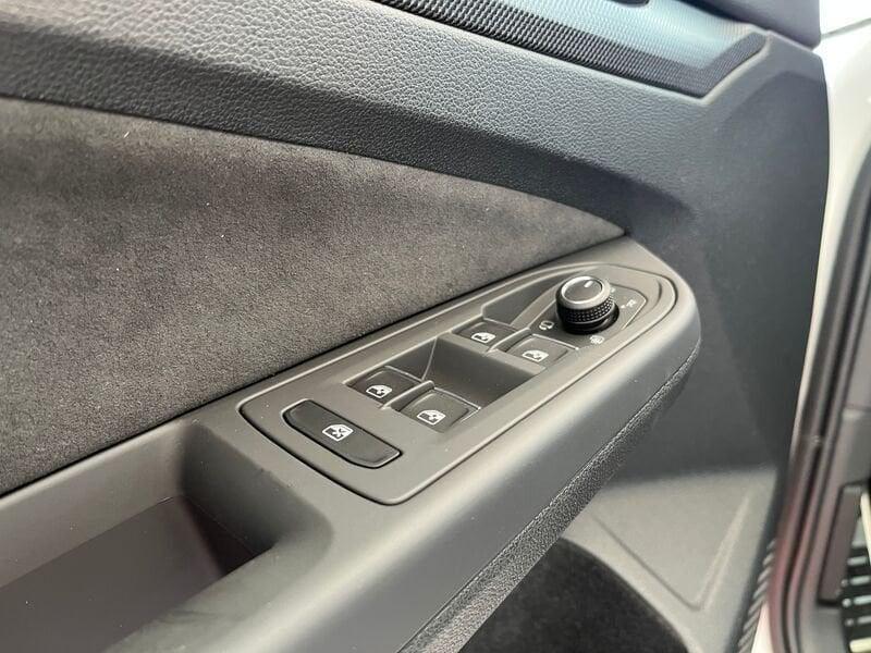 Volkswagen Golf 1.5 etsi R-Line Plus 150cv dsg