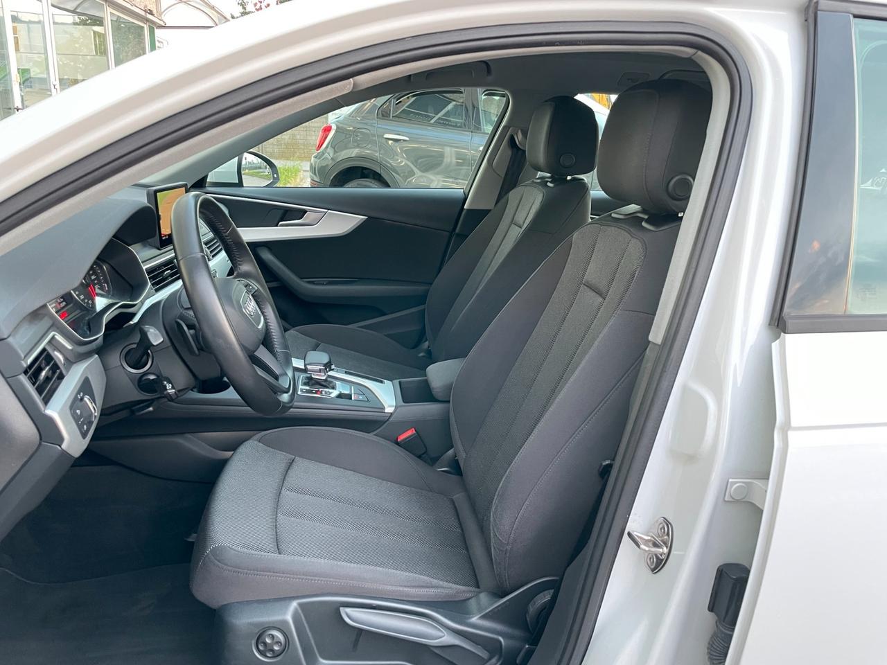 Audi A4 Avant 2.0TDI QUATTRO! AUTOMATICA! FARI LED