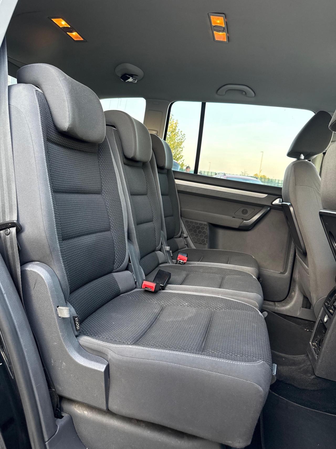 Volkswagen Touran 1.6 TDI 7 posti km 132.000 euro 5