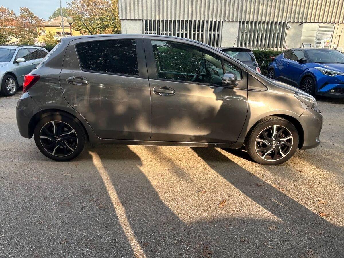 Toyota Yaris 1.5h Trend Red Edition 5p