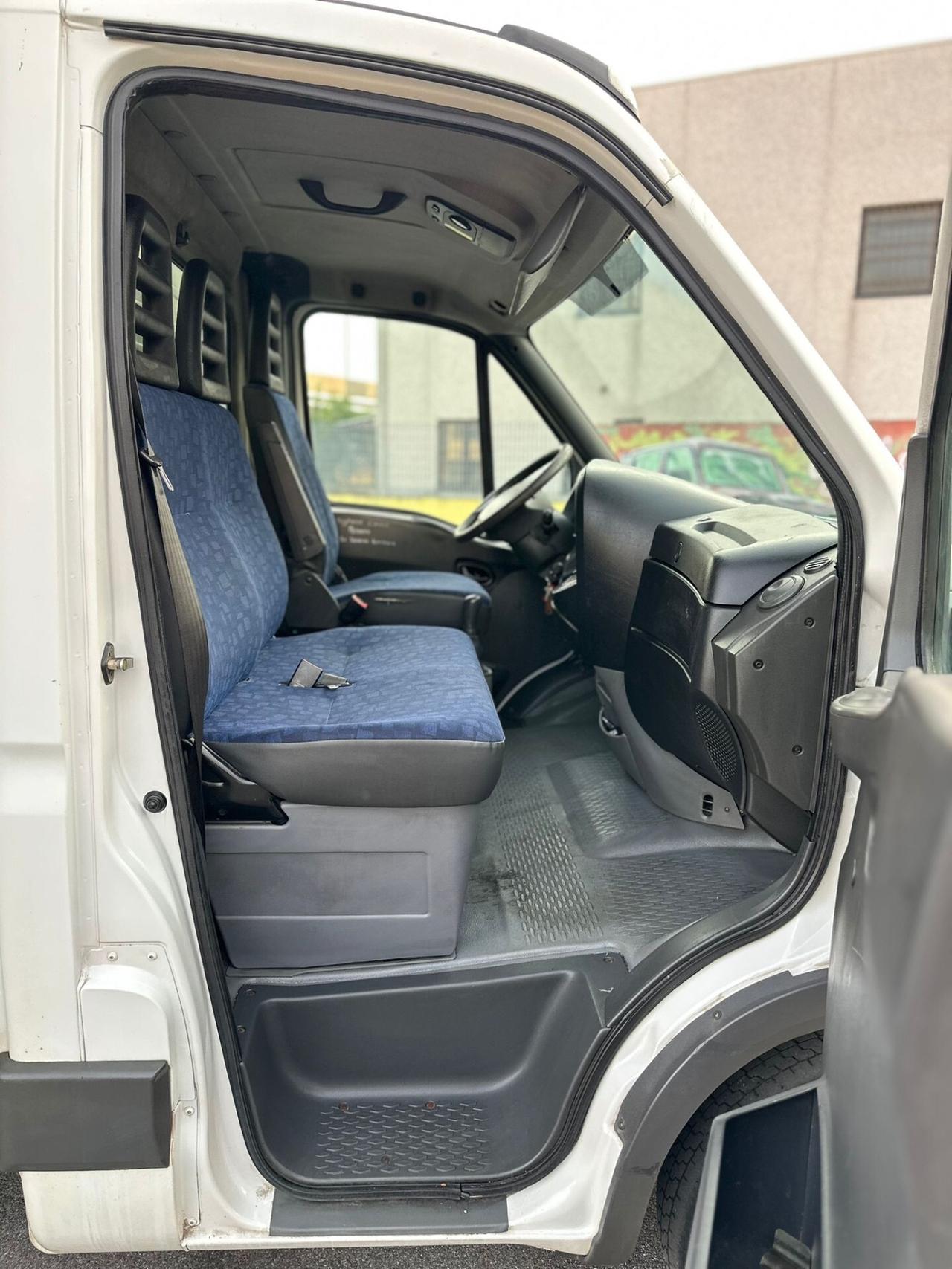 IVECO CON PEDANA IDRAULICA