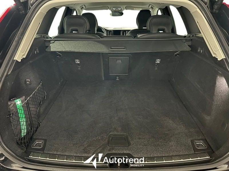 Volvo XC60 B4 197+12 CV Automatica Mild Hybrid Plus Dark