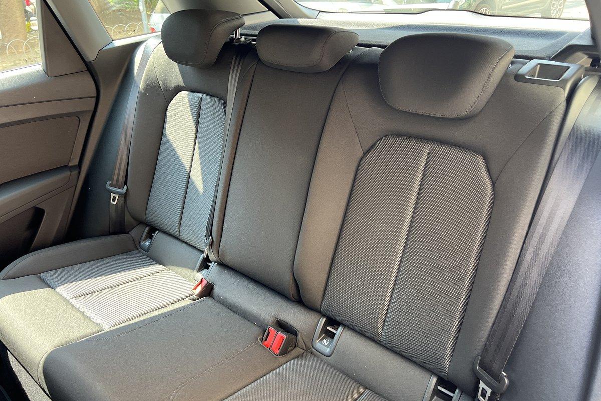 AUDI Q4 35 e-tron Business Advanced