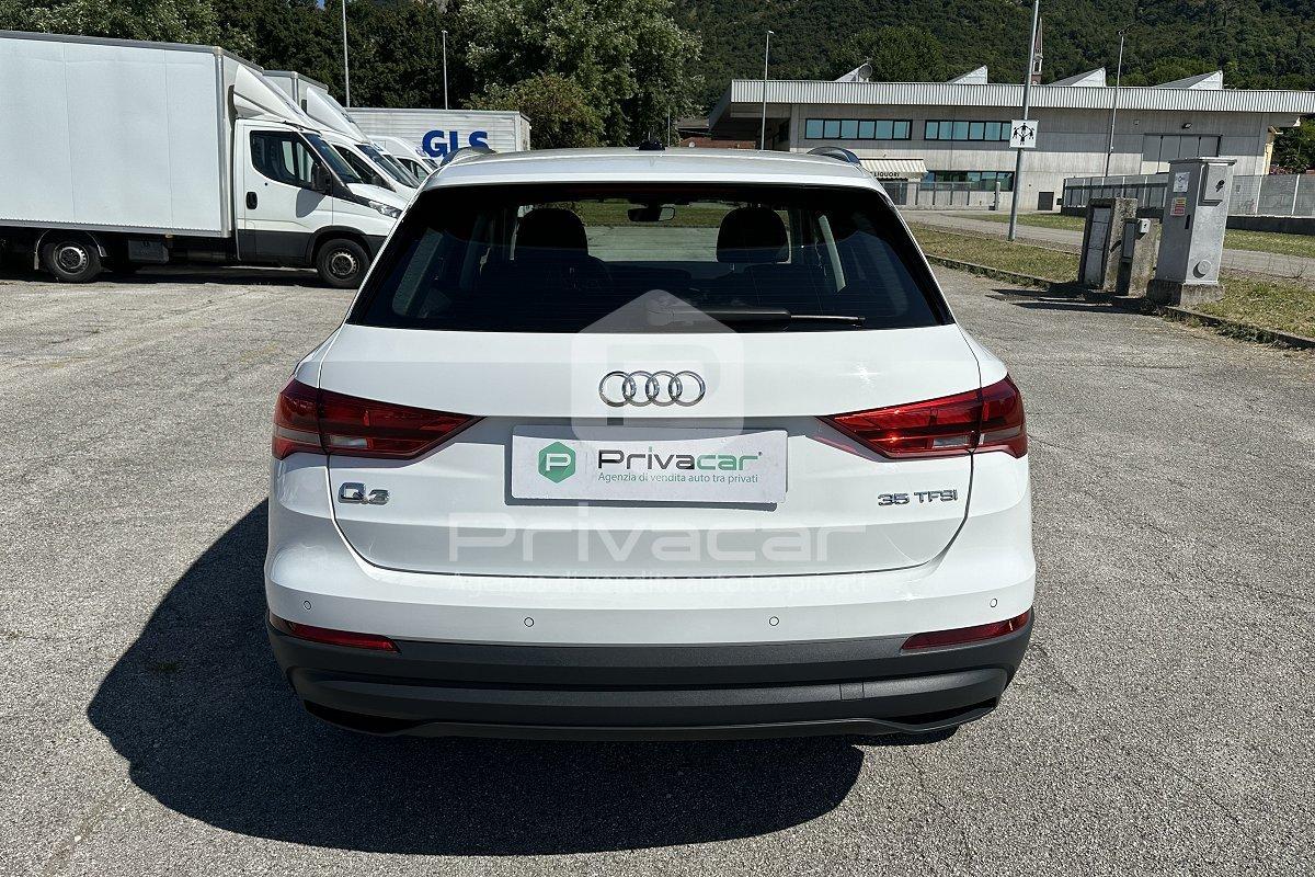 AUDI Q3 35 TFSI Business
