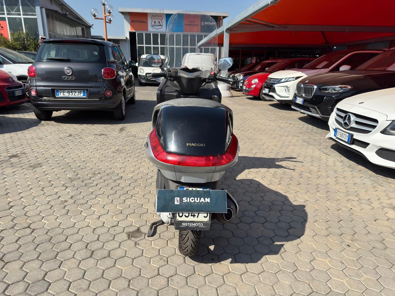 Piaggio X8 200