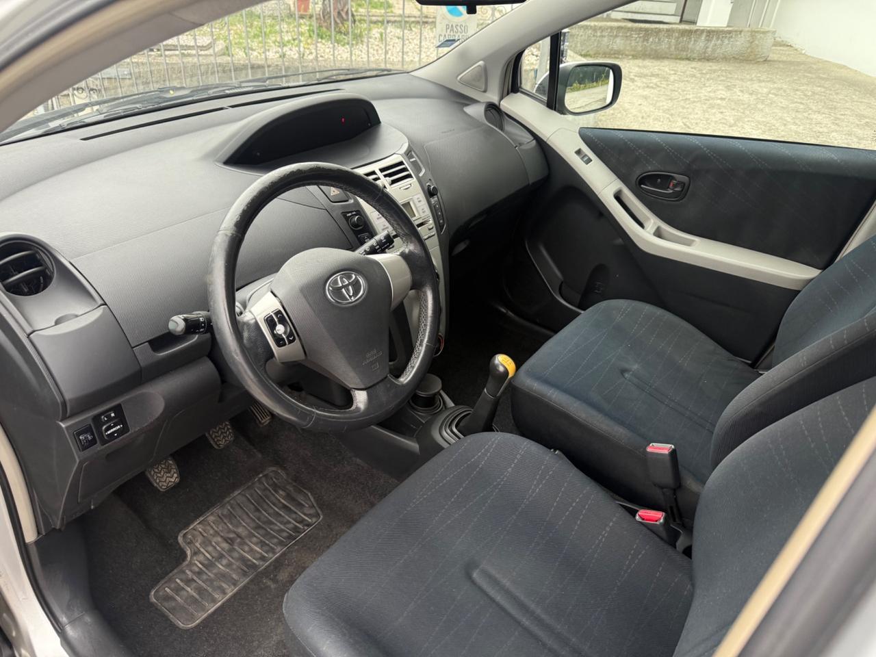 Toyota Yaris 1.0 5P. NEOPATENTATI NO BLOCCHI