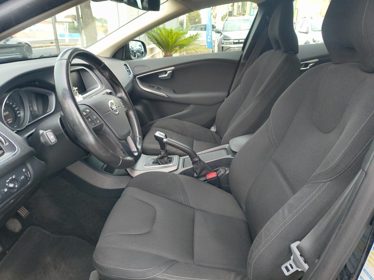 VOLVO V40 2.0 DIESEL SOLO 130.000 KM ANNO 2015