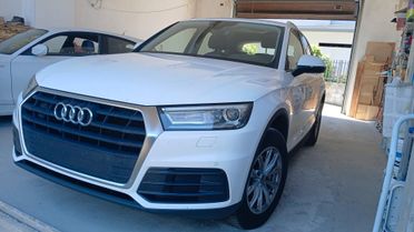 Audi Q5 2.0 TDI 150 CV Business