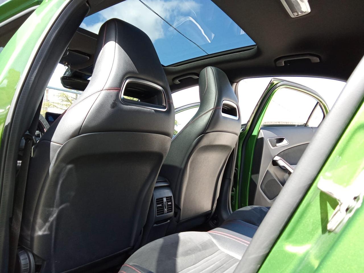 Mercedes-benz A 180 A 180 d AMG Automatic Premium