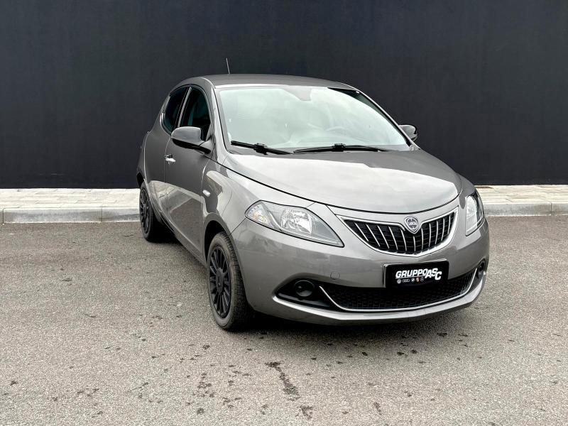 Lancia Ypsilon 1.0 firefly hybrid Gold s&s 70cv ADATTA NEOPATENTATI