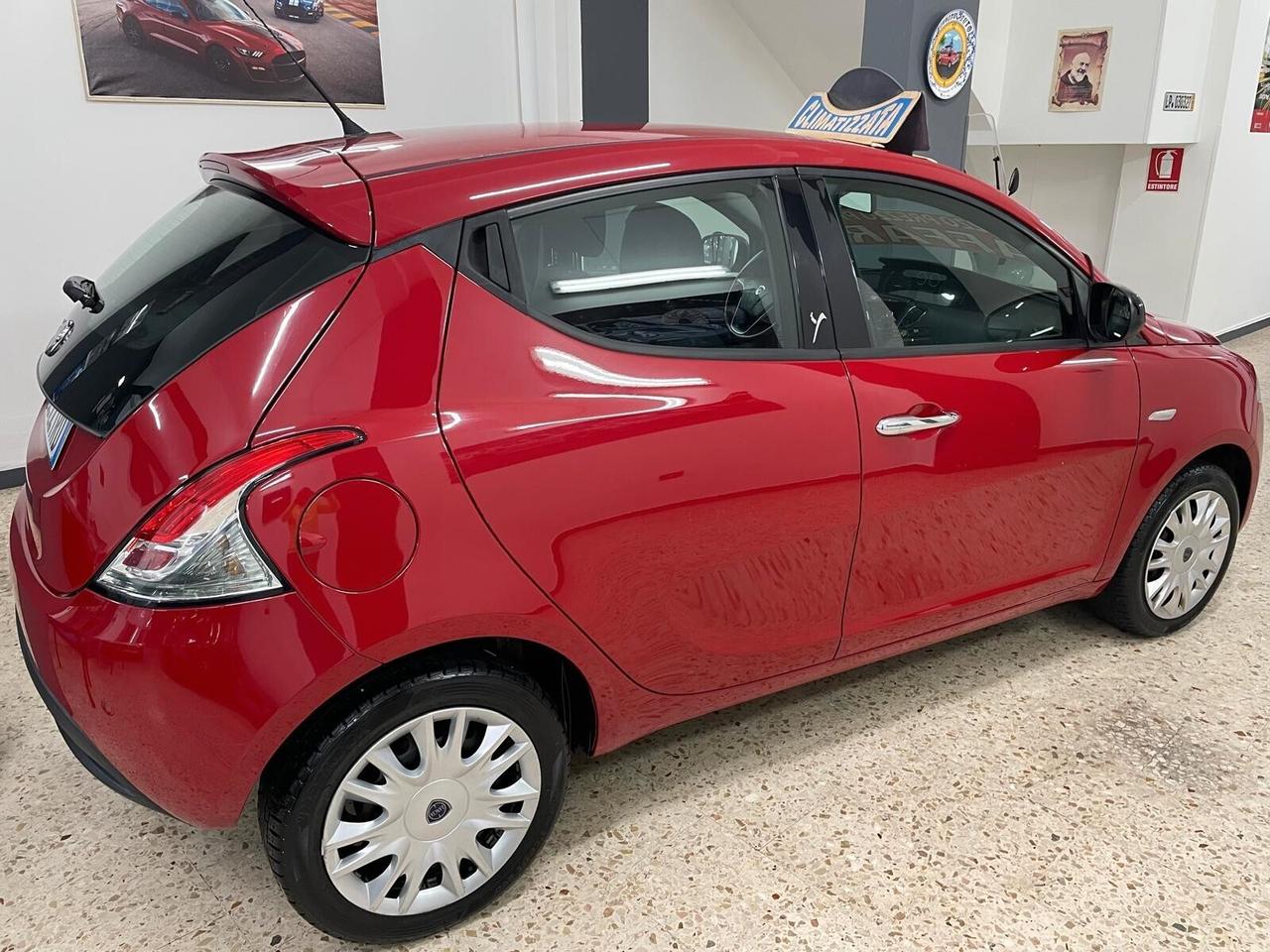 Lancia Ypsilon 1.2 69 CV 5 porte Gold