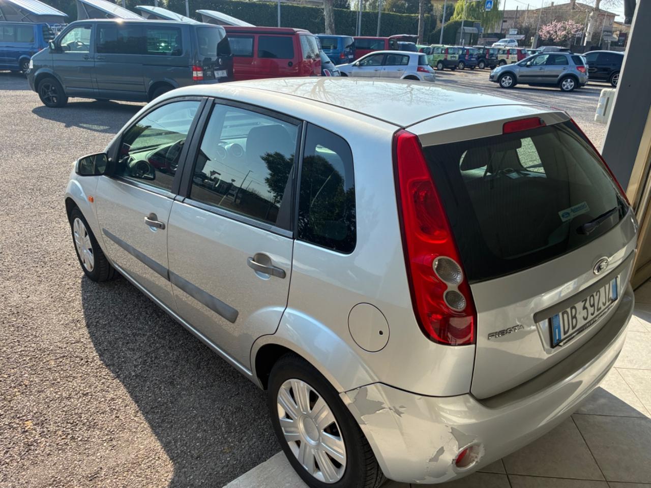 Ford Fiesta 1.4 TDCi Ghia - 5 porte