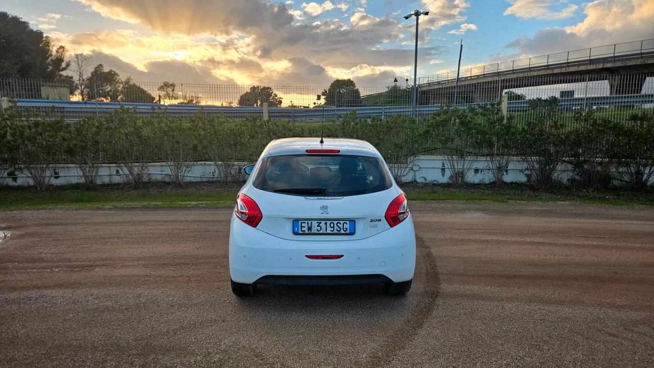 Peugeot 208 1.4 HDi 68 CV 5 porte Allure