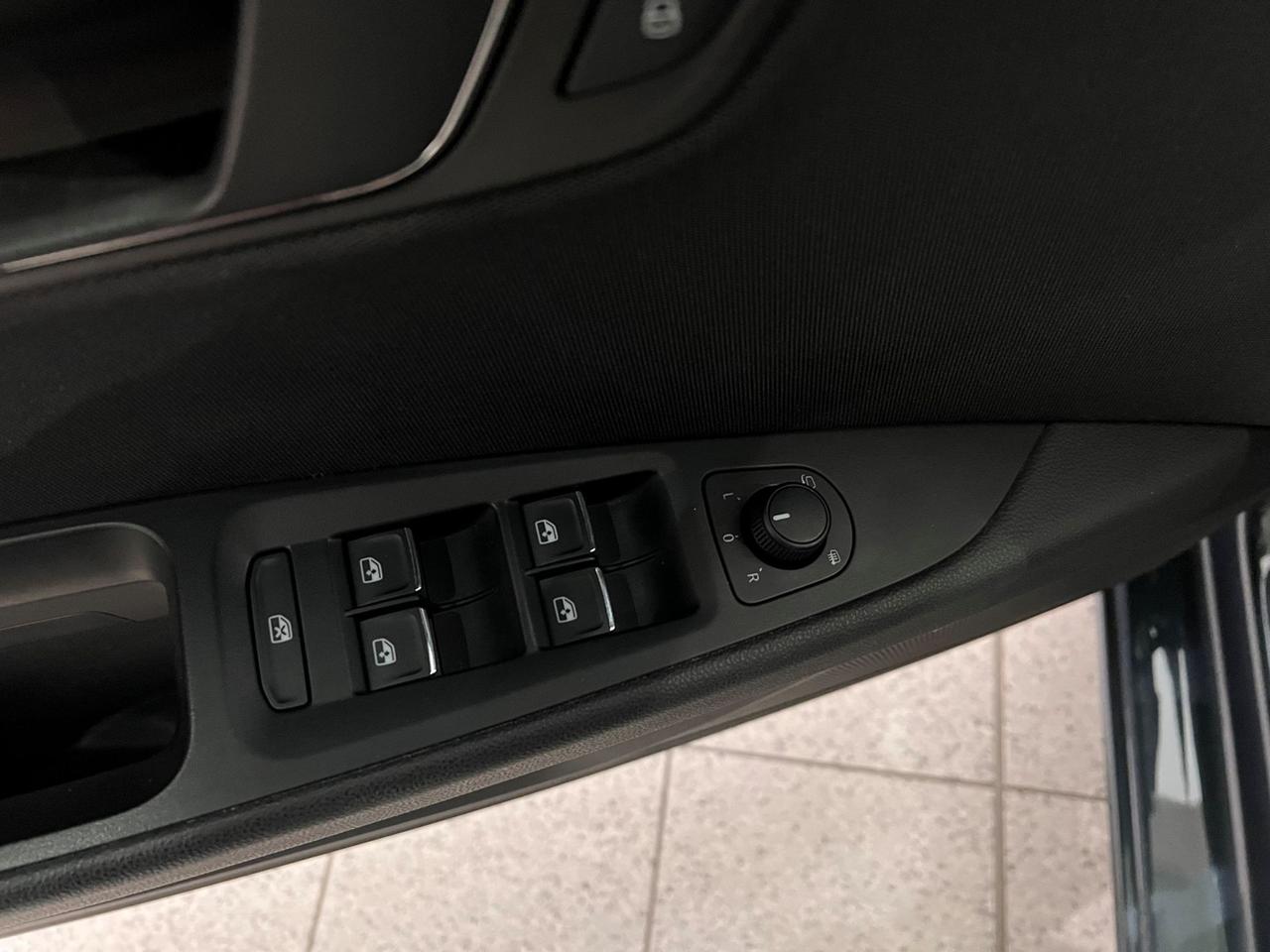 SEAT Leon III 2017 ST Sportstourer 1.6 tdi Business 115cv dsg - TETTO!