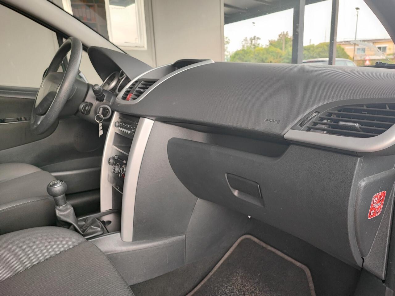Peugeot 207 1.4 8V 75CV 5p. Active