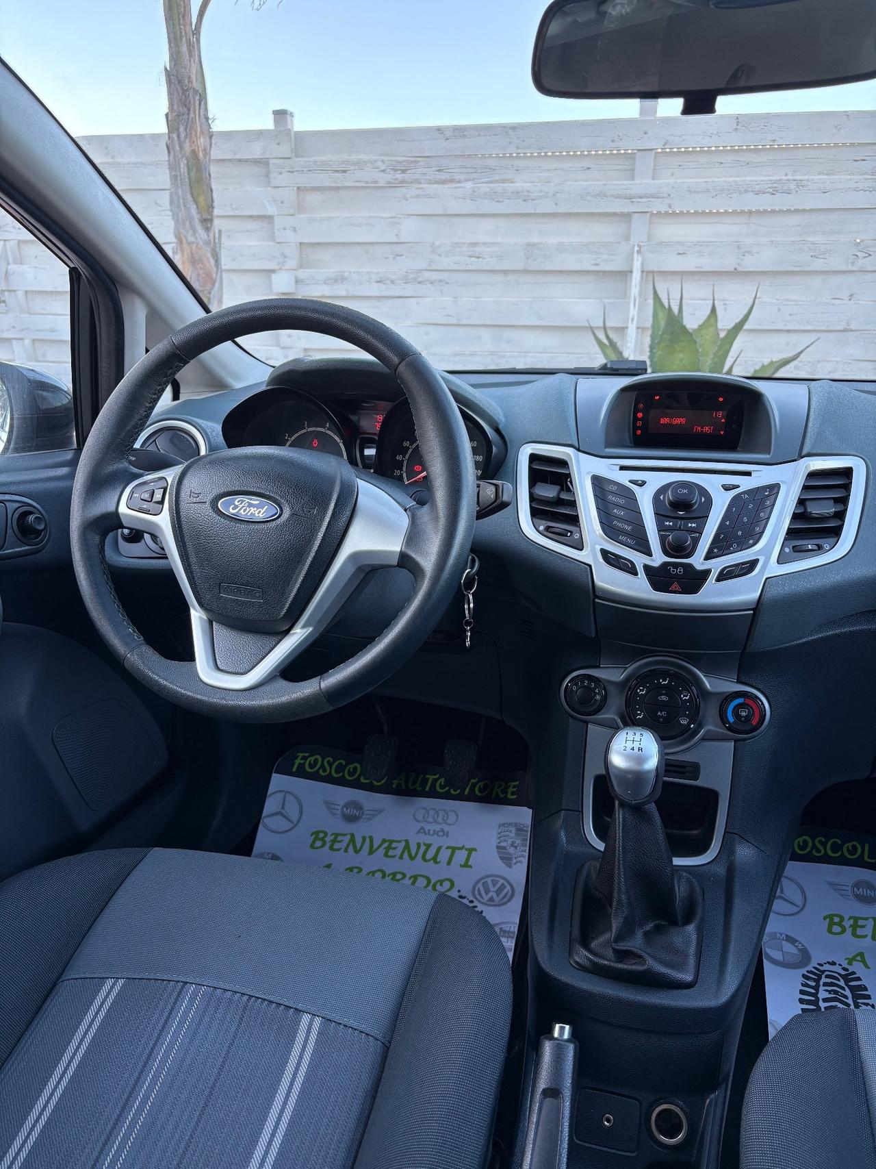 Ford Fiesta 1.2 benzina 5p. Tagliando e distribuzione eseguiti