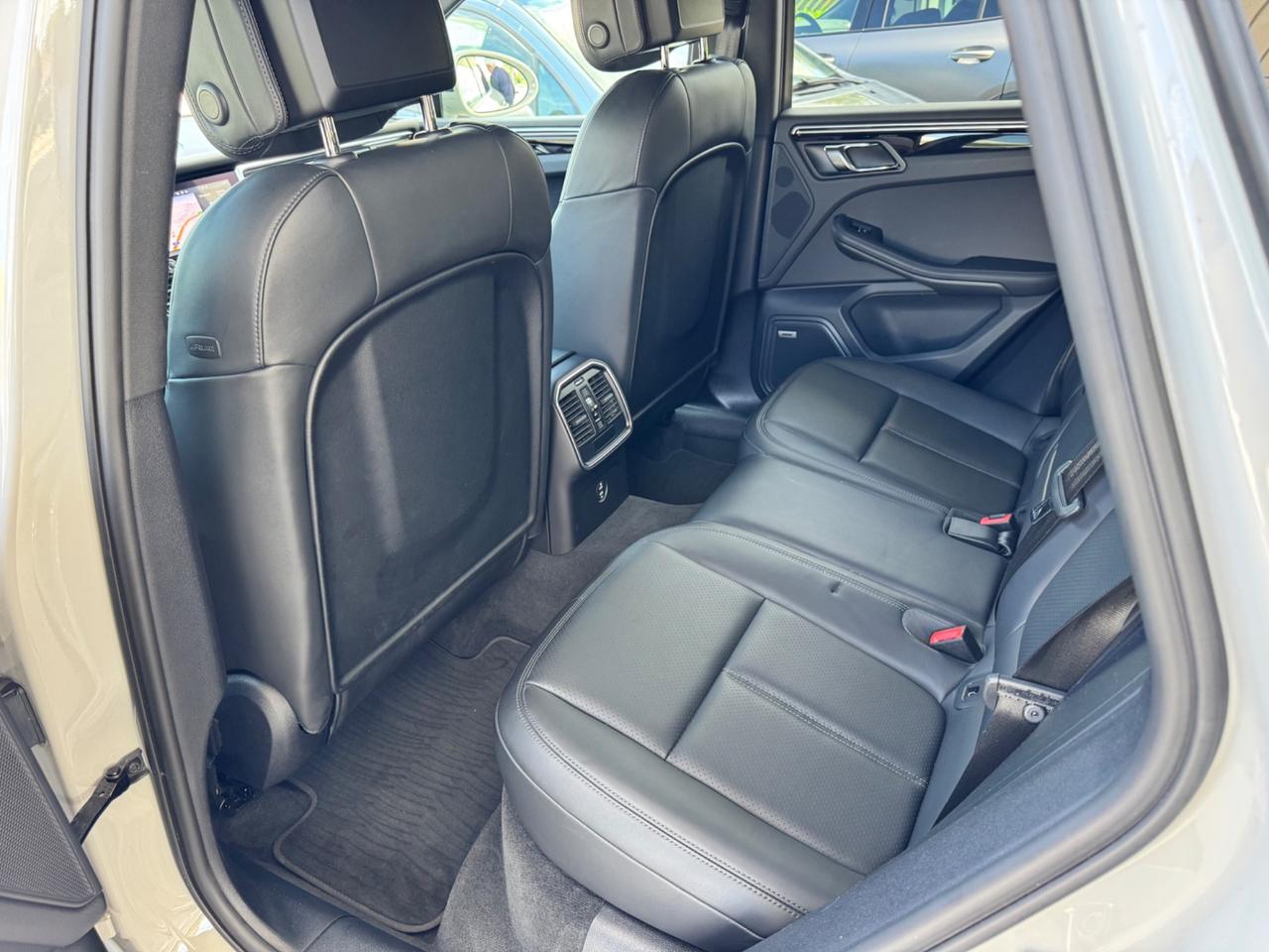 Porsche Macan 2.0 i 265cv colore gesso garanzia approved