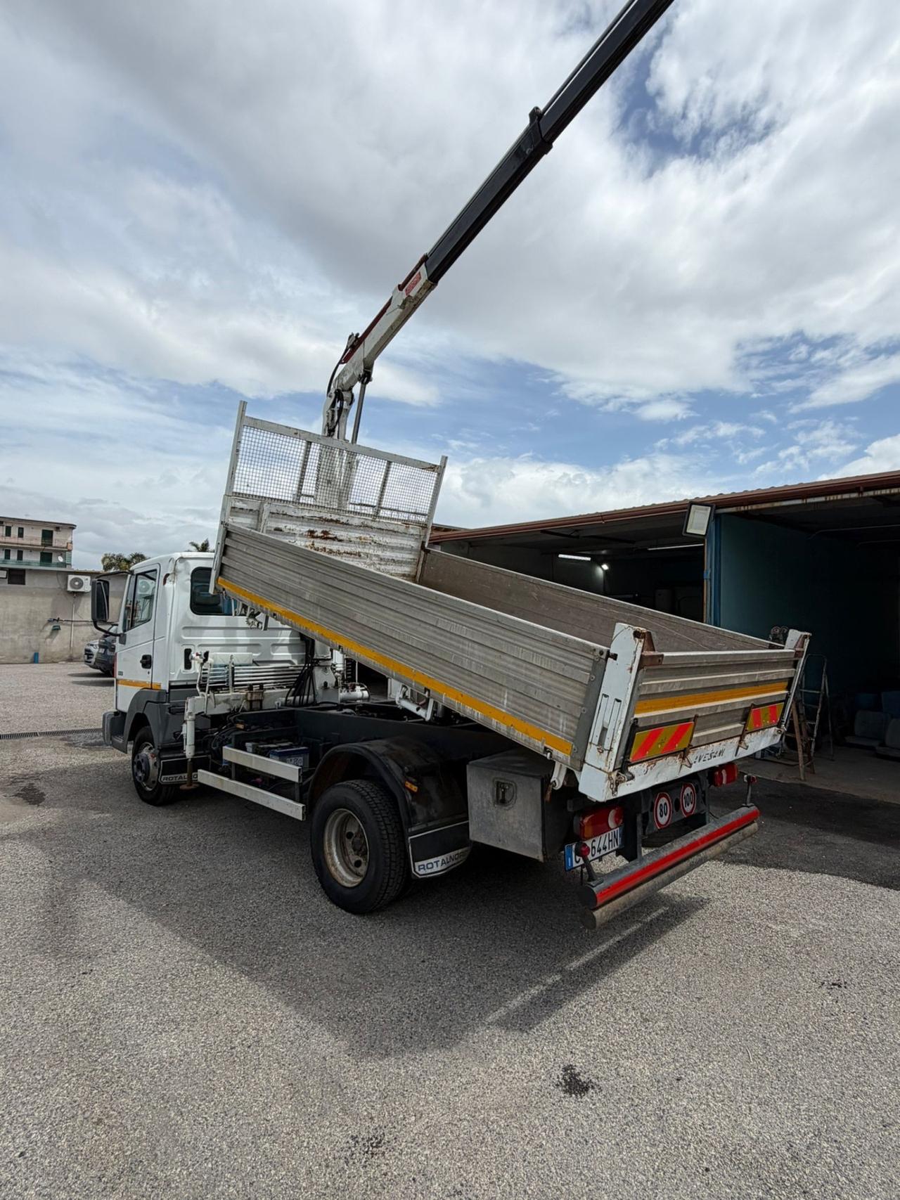 Nissan atleon 9516 6.0 cc cassa/rib con gru-2005