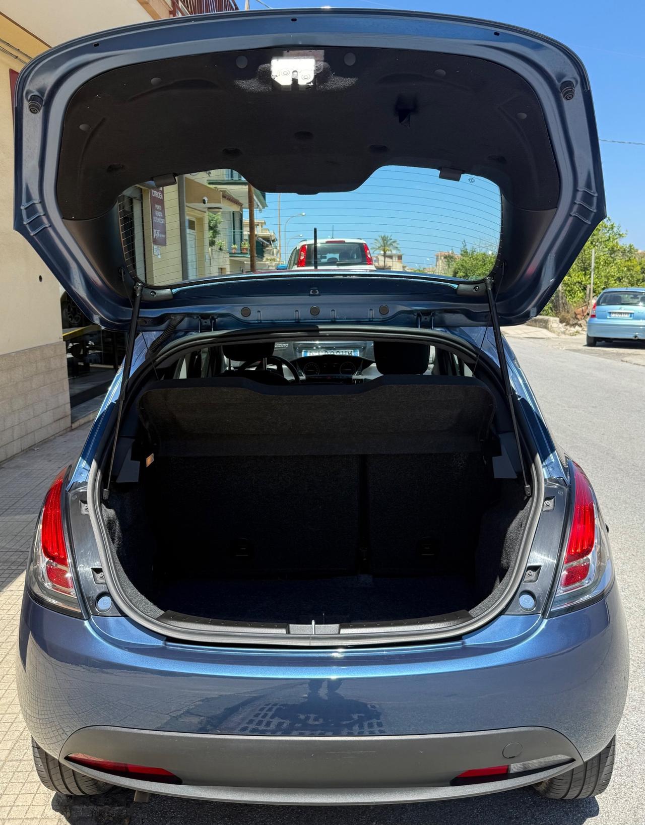 Lancia Ypsilon 1.0 FireFly 5 porte S&S Hybrid Silver Plus