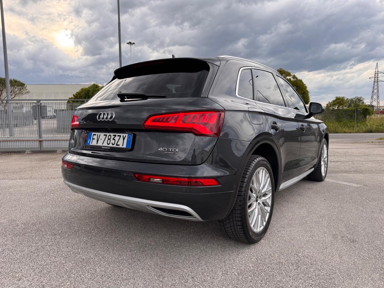 Audi Q5 2.0 TDI quattro S tronic Sport Matrix Luci Multicolor