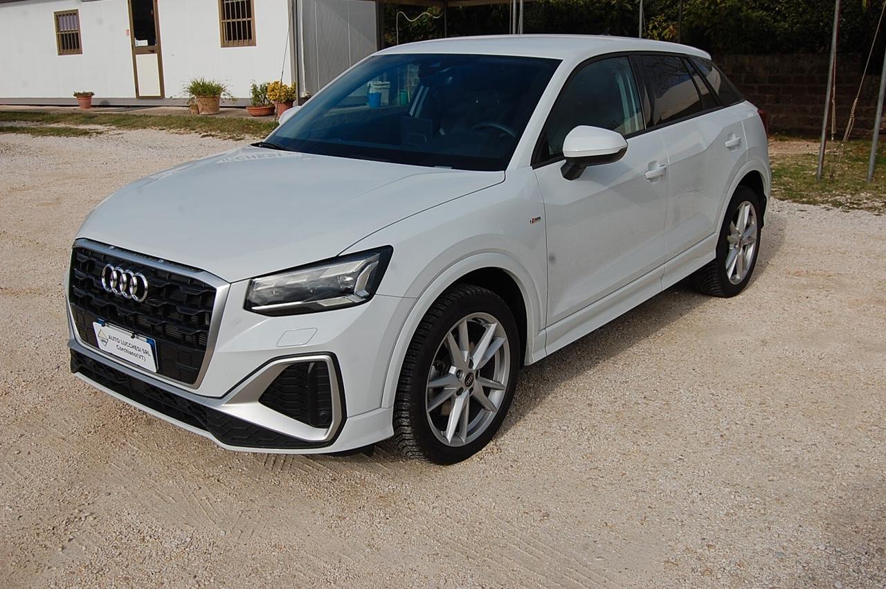 Audi Q2 35 TDI S tronic Identity Black