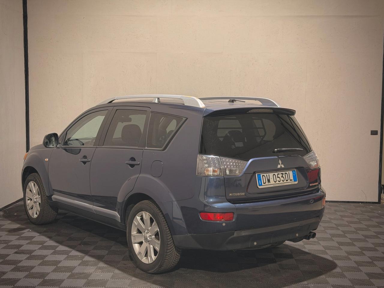 Mitsubishi Outlander 2.0 DI-D Intense - Autocarro