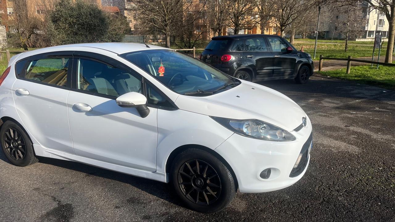 Ford Fiesta 1.4 5 porte Bz.- GPL Titanium