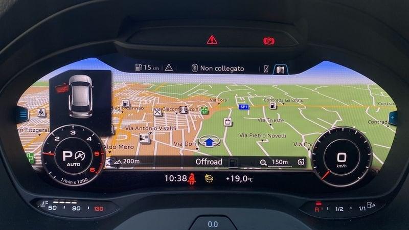 Audi Q2 S Line interno ed esterno 2.0 TDI 150CV s-tronic 35