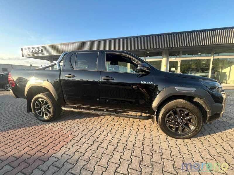 Toyota Hilux 2.8 d double cab Invincible 4wd Auto