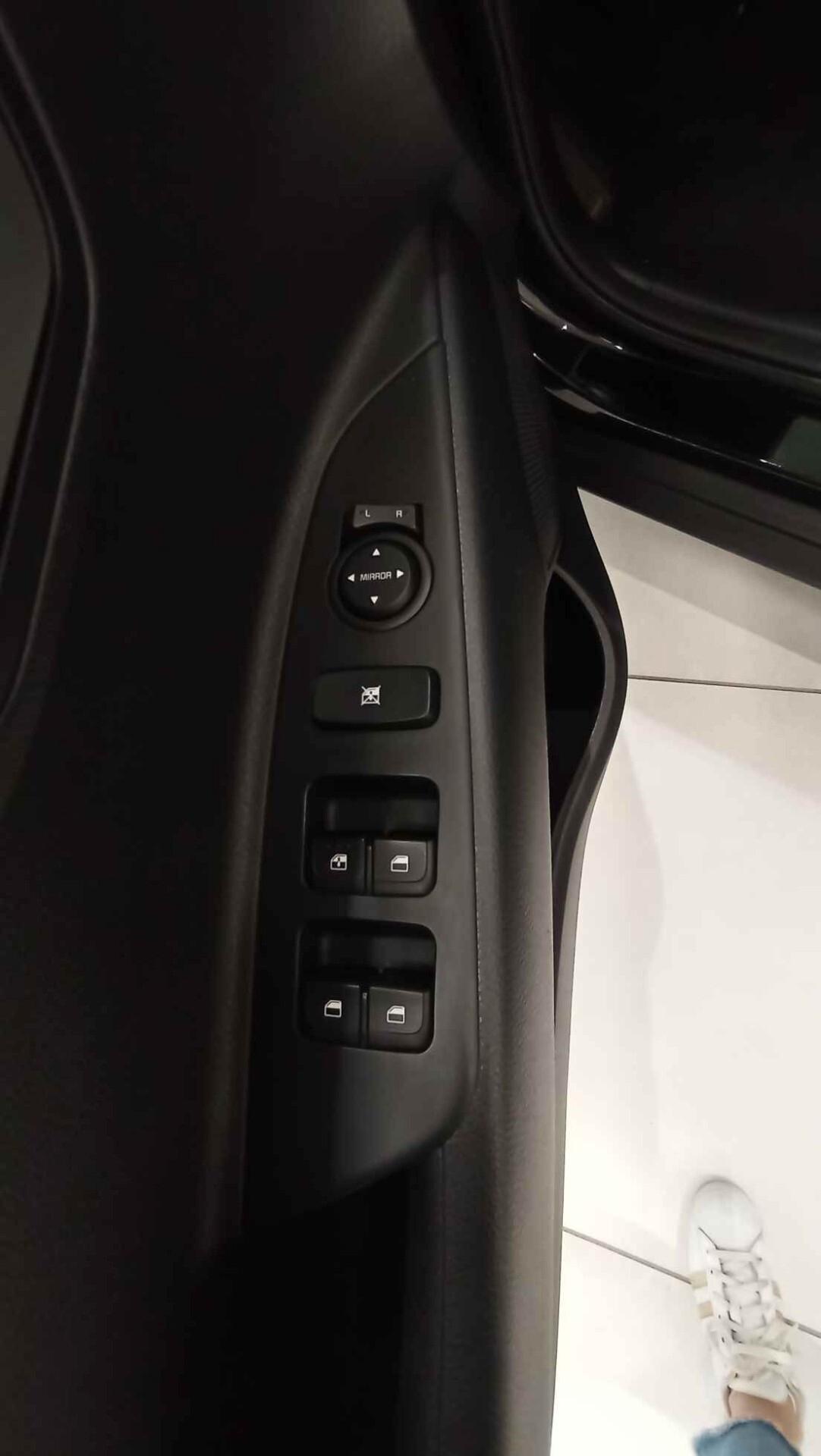 KIA STONIC 1.2 BZ - UNICO PROPRIETARIO - OK NEOP.