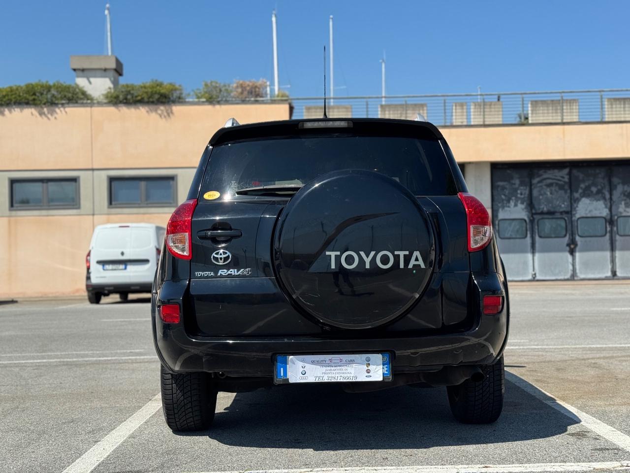TOYOTA RAV 4 2.2D4-D 177 CV LUXURY 12 MESI DI GARANZIA
