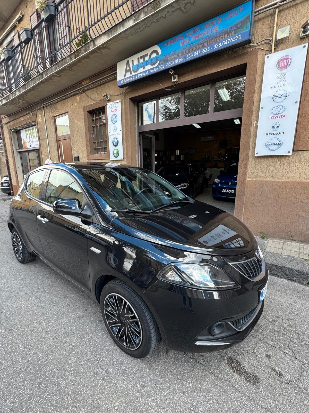 Lancia Ypsilon 1.0 FireFly 5 porte S&S Hybrid Gold