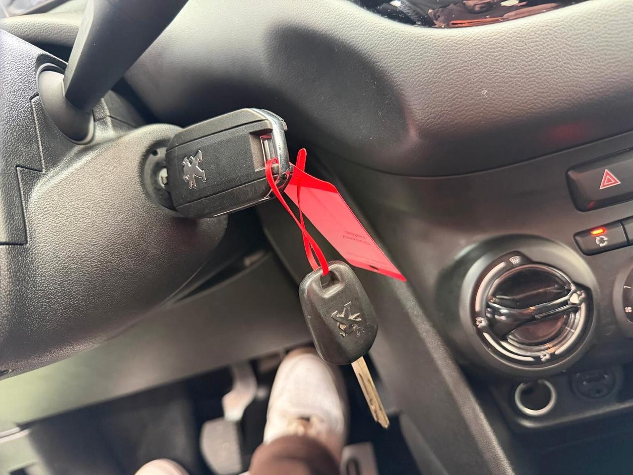 PEUGEOT 208 1.6 DIESEL 75CV