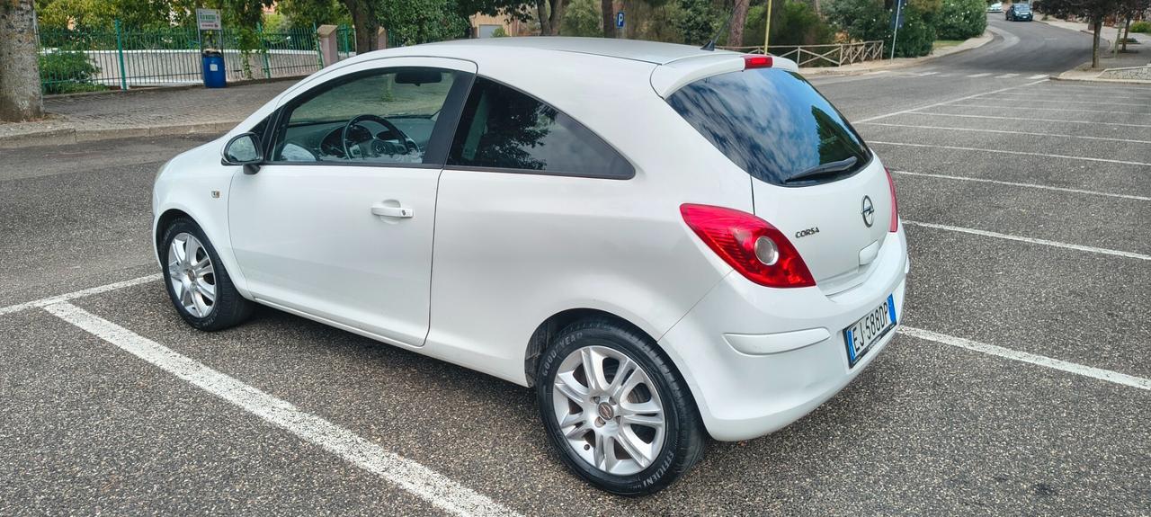 Opel Corsa 1.2 3 porte Club