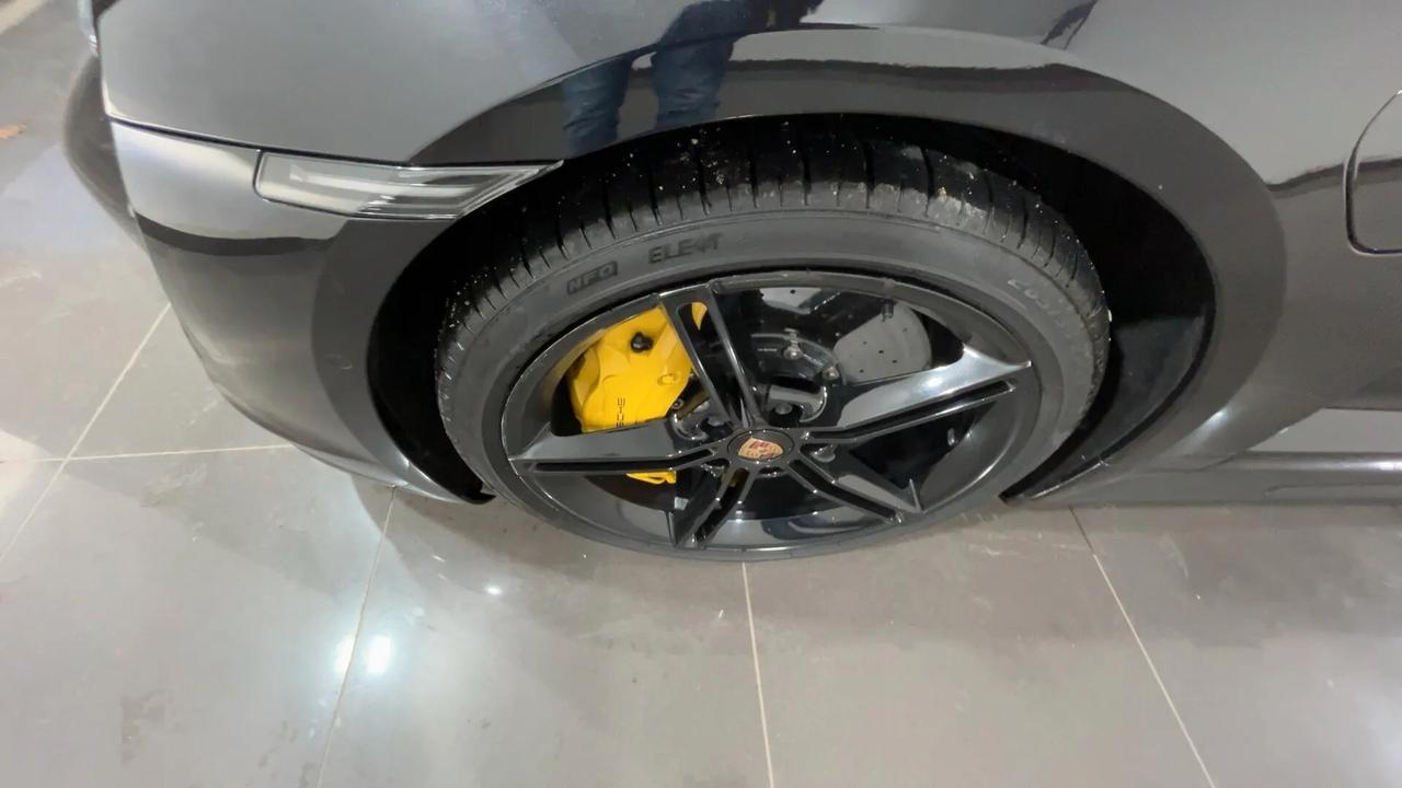 Porsche Taycan Turbo S NESSUN VINCOLO FINANZIARIO