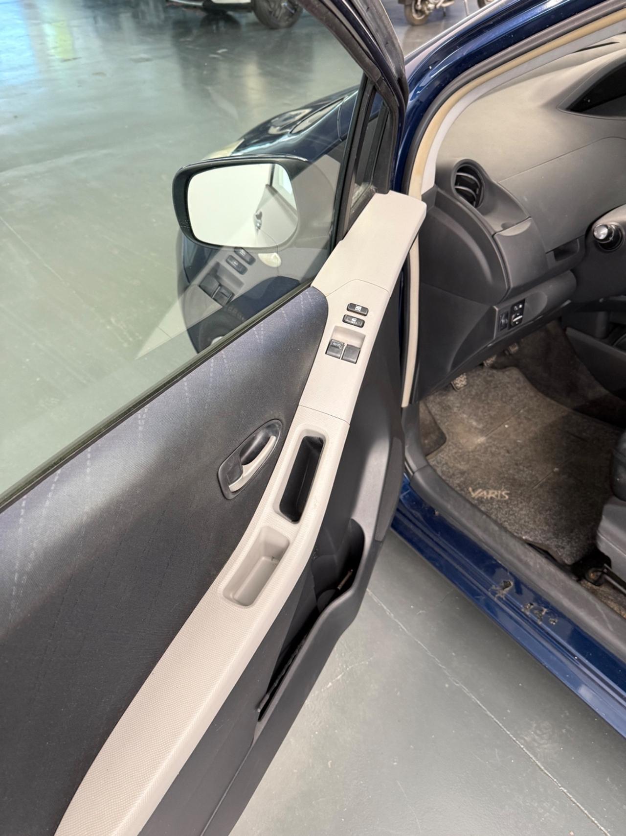 Toyota Yaris 1.3 5 porte Sol