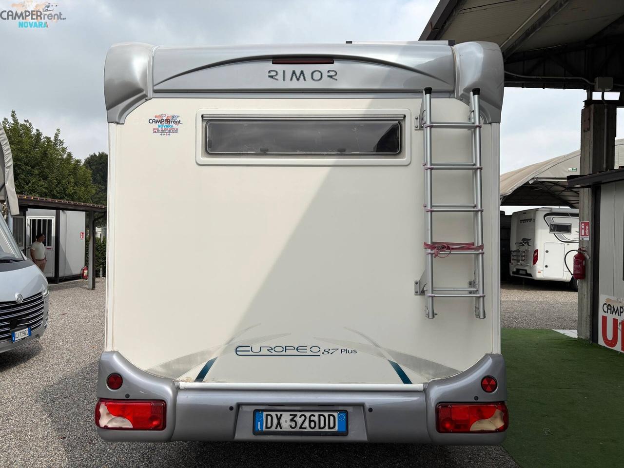 RIMOR EUROPEO 87 PLUS EVO - Semintegrale con letto basculante ed ampio garage