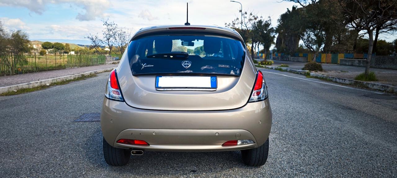 Lancia Ypsilon 1.0 FireFly 5 porte S&S Hybrid Ecochic Gold