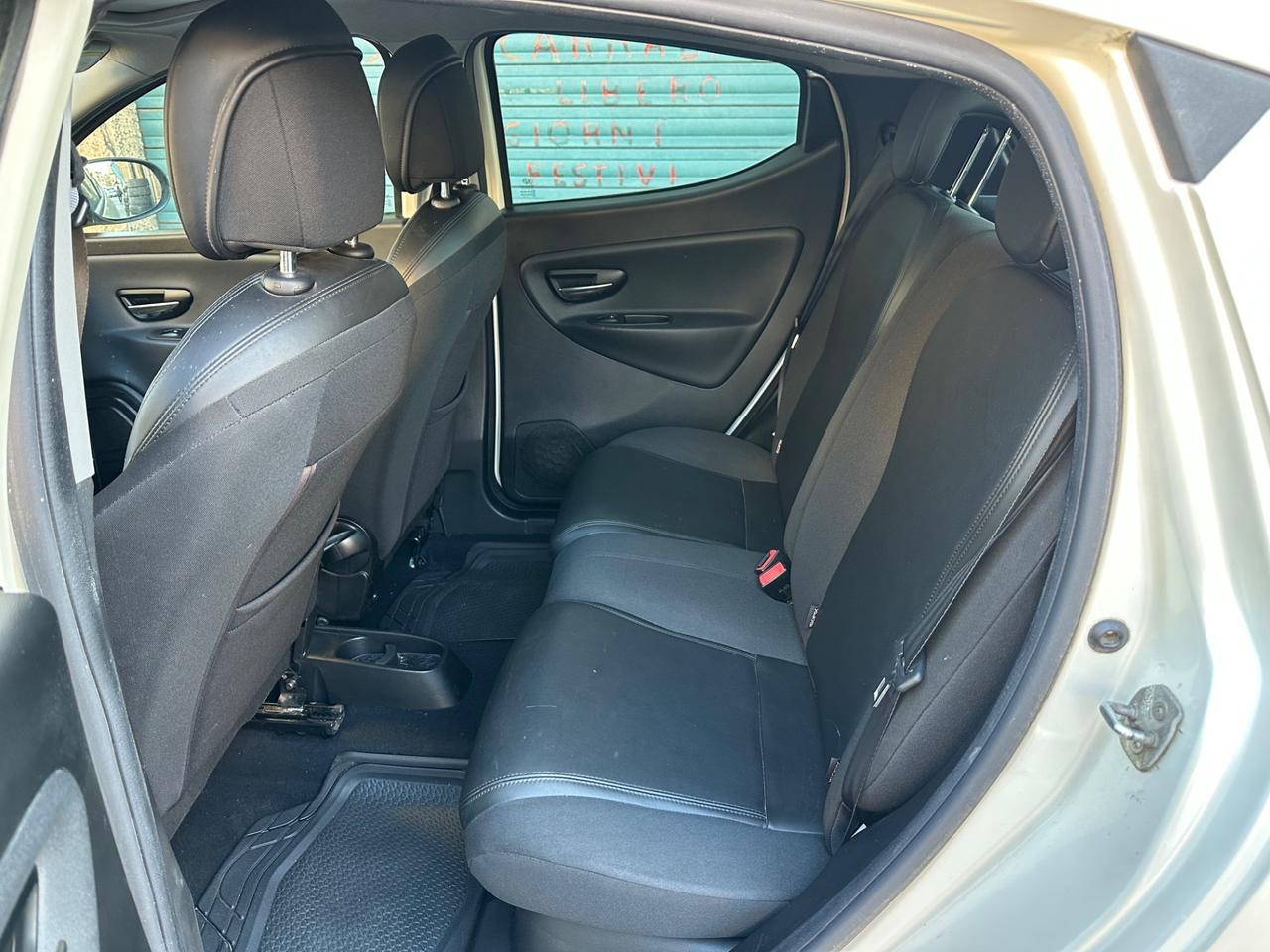 Lancia Ypsilon 1.2 69 CV 5 porte S&S Platinum + Tetto Sensori Ant e Post