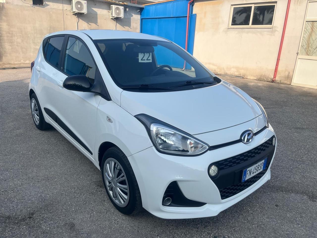 Hyundai i10-1.0 benz/cv 65- full -2018
