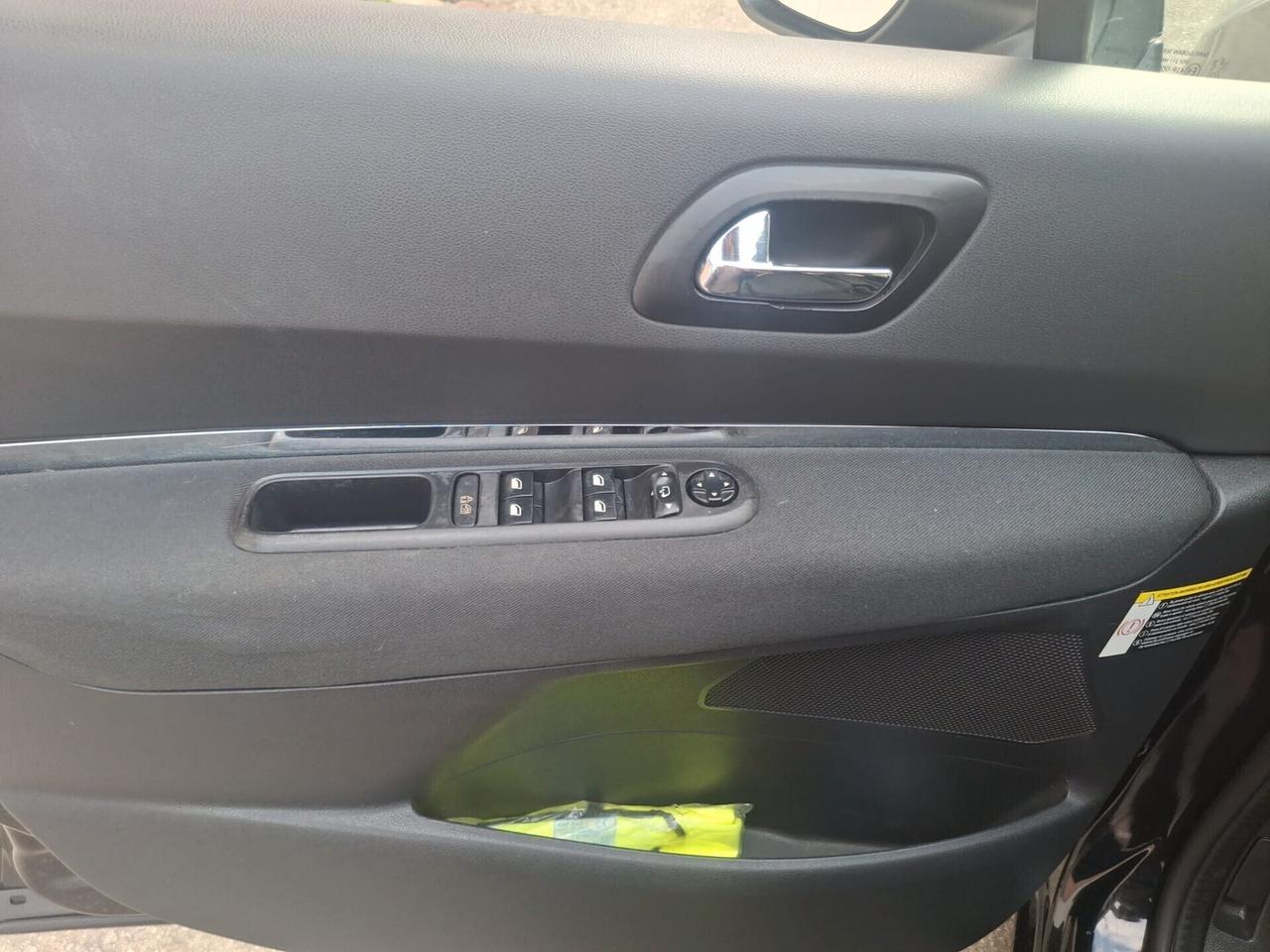 Peugeot 5008 1.6 HDi 115CV Allure 7 POSTI