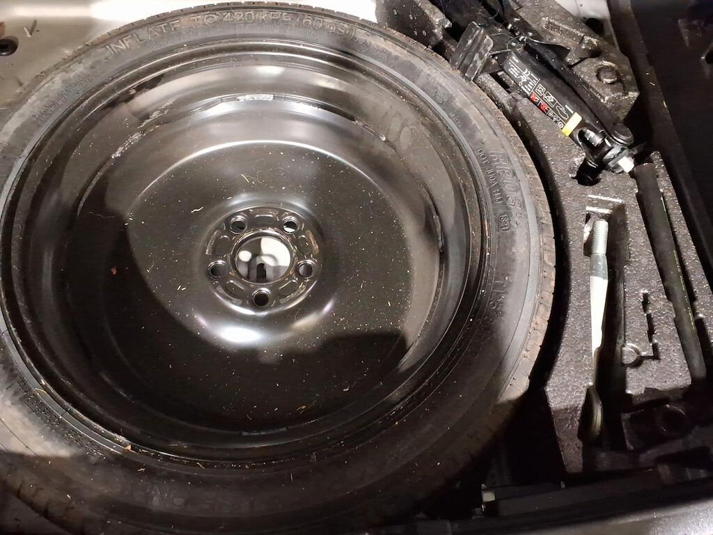 VOLVO XC40 1.5 T2 129CV GEARTRONIC CORE ( FARI LED - COCKPIT - CRUISE - NAVI - PDC - CERCHI 18 )