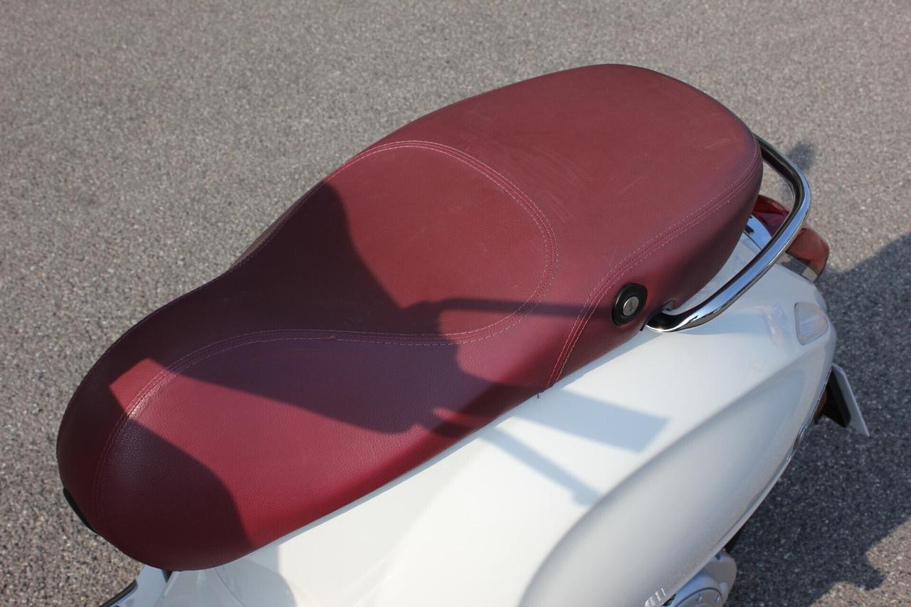 Piaggio Vespa 50 Primavera 4T POCHISSIMI KM!!